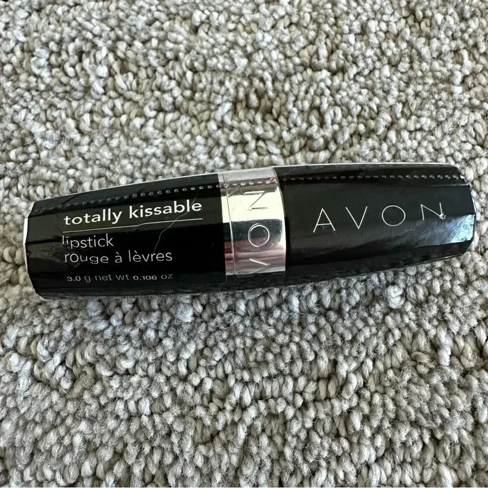 Avon Totally Kissable Lipstick Coy Copper N502 .106 OZ New‎ & Sealed